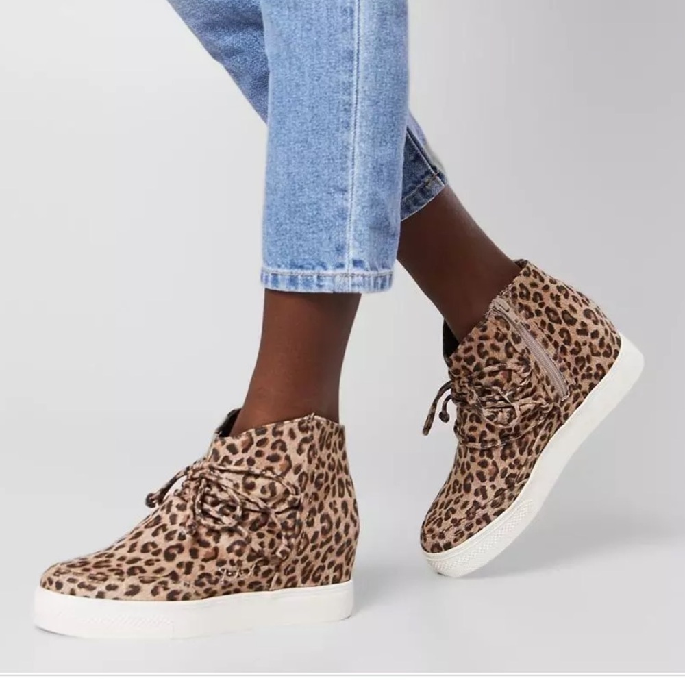 Very G Ursula Wedge Leopard print shoe-Size 9